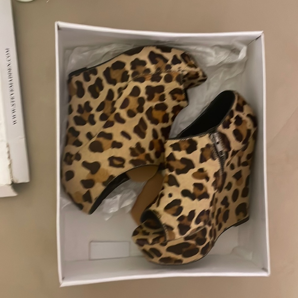Steve Madden leopard booties